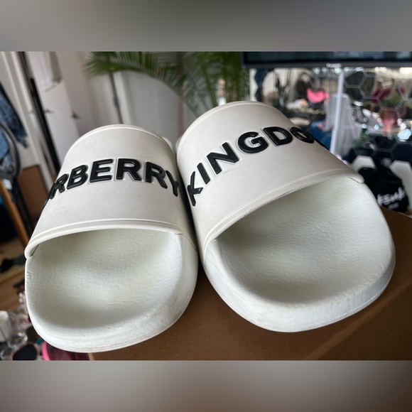 Burberry Kingdom LOGO SLIDES - Picture 13 of 16